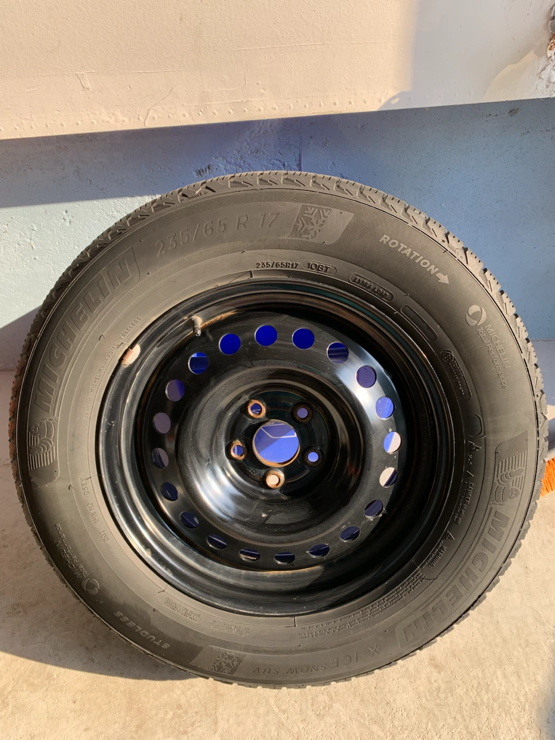 4 Michelin X-Ice Snow SUV Winter Tire - 235/65 R 17 - photo 3