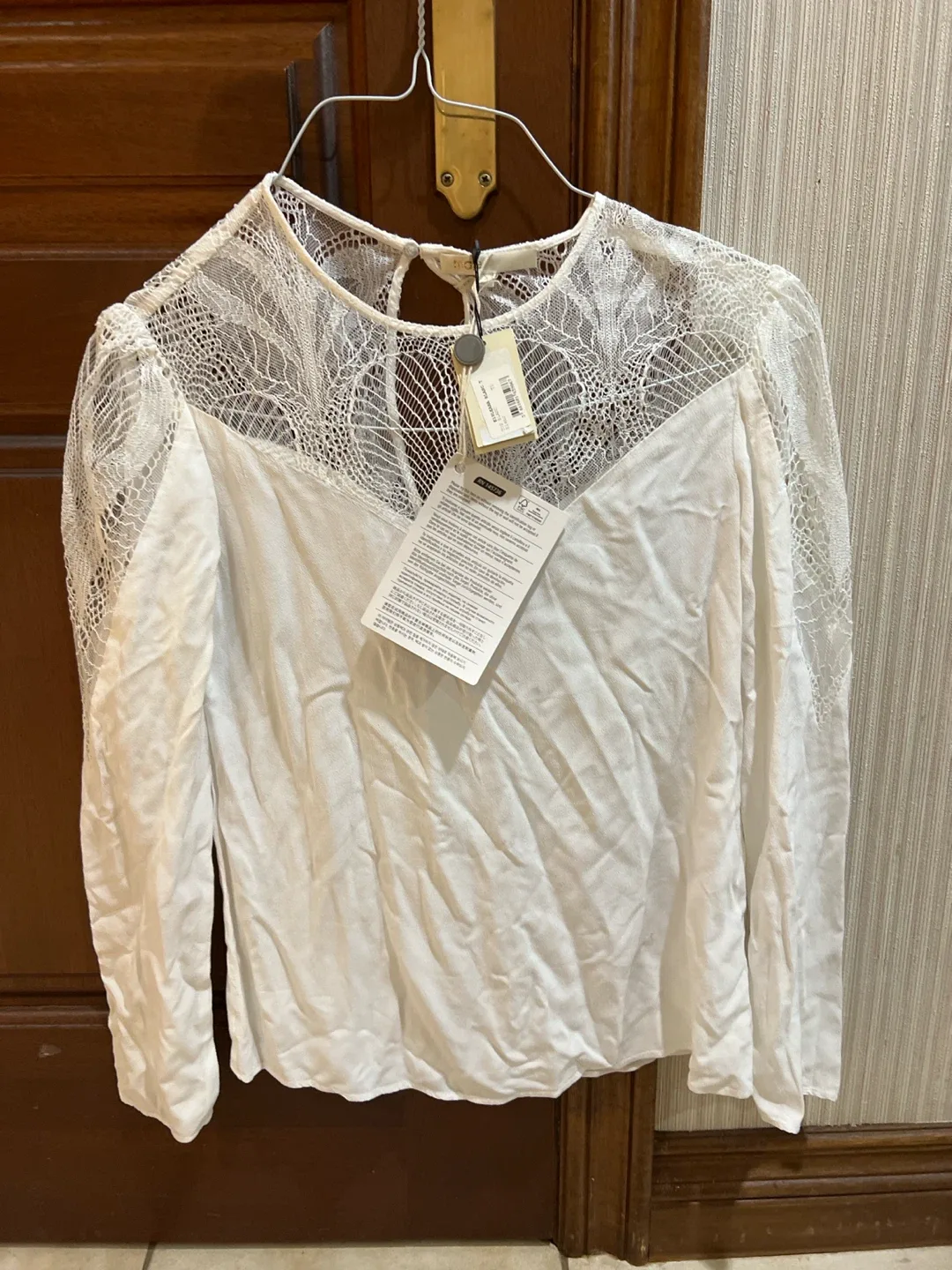 MAJE blouse - white lace detail