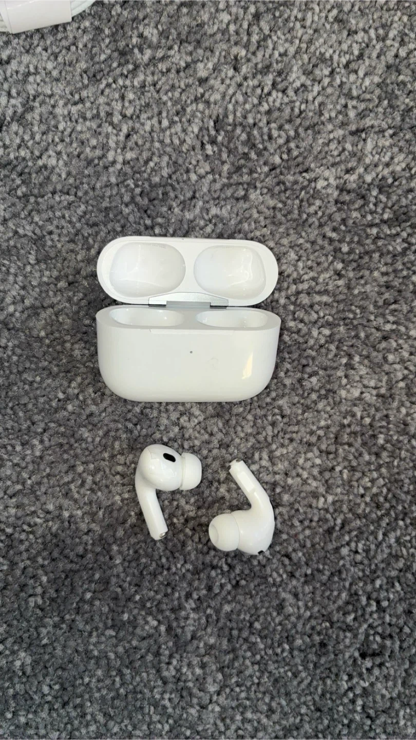 Apple AirPods Pro (2nd Generation) - photo 2