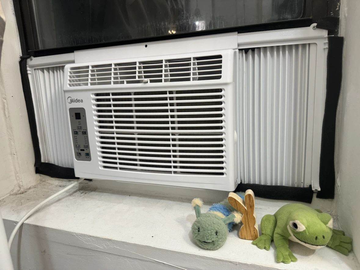 Midea Window Air Conditioner - photo 2