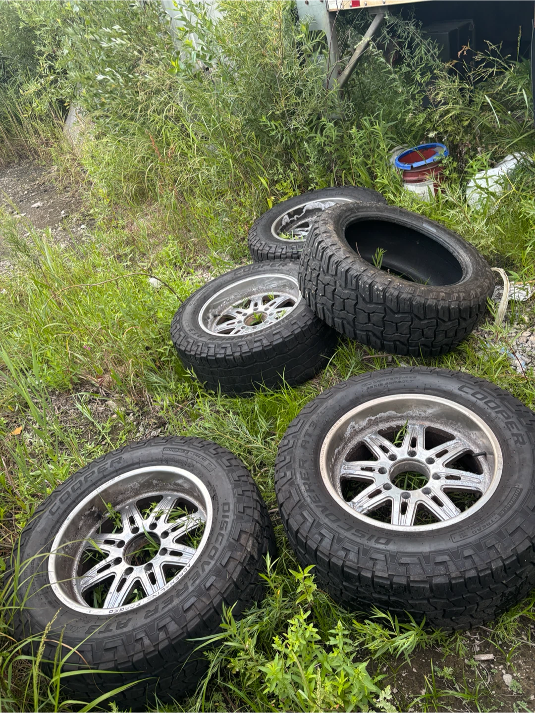 Cooper Discoverer AT3 Tires and Rims