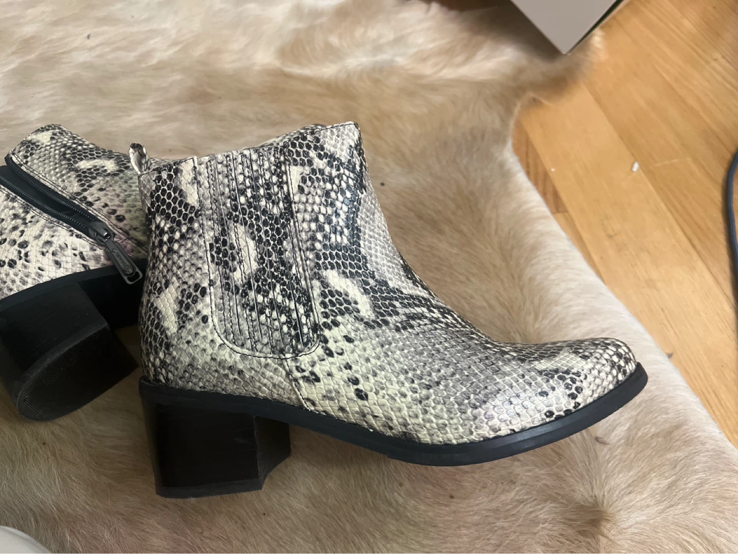 Blondo Waterproof Snake Print leather Ankle Boots - photo 2