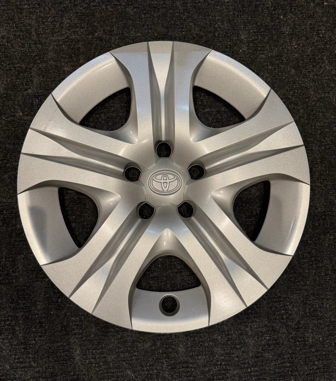 OEM new Toyota Hubcap 17 inch