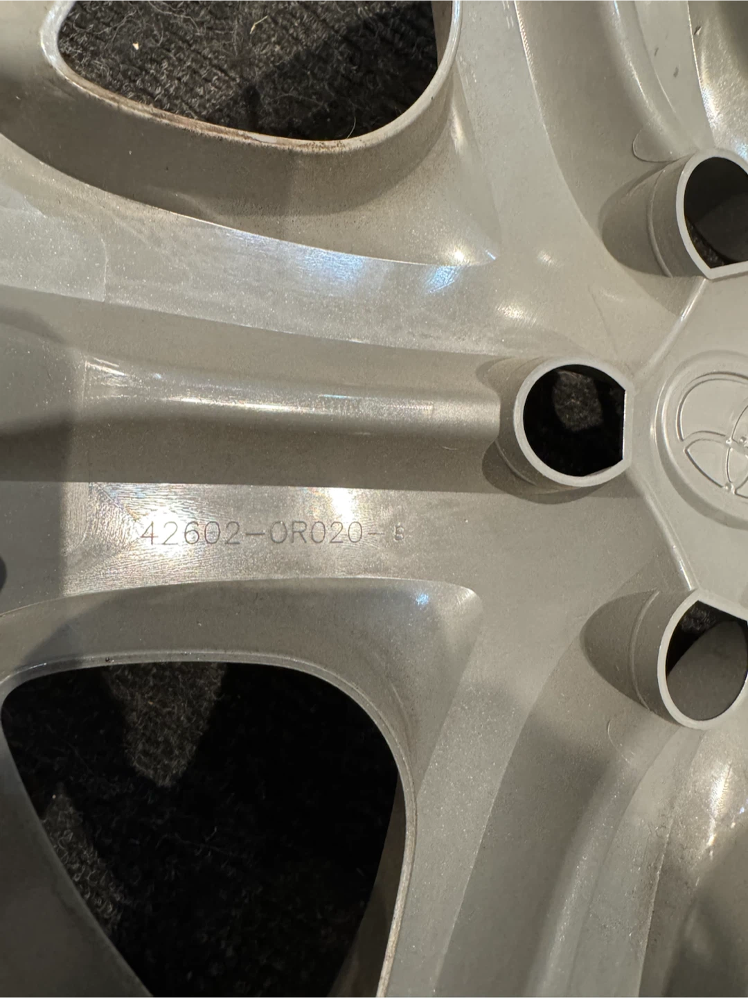 OEM new Toyota Hubcap 17 inch - photo 3