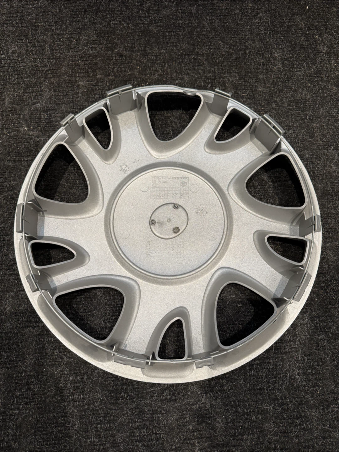 OEM new Toyota Hubcap 15 inch - photo 2