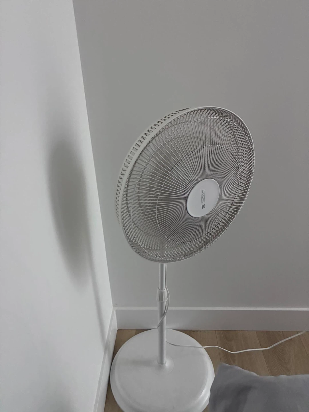 Utilitech White Pedestal Fan - photo 2