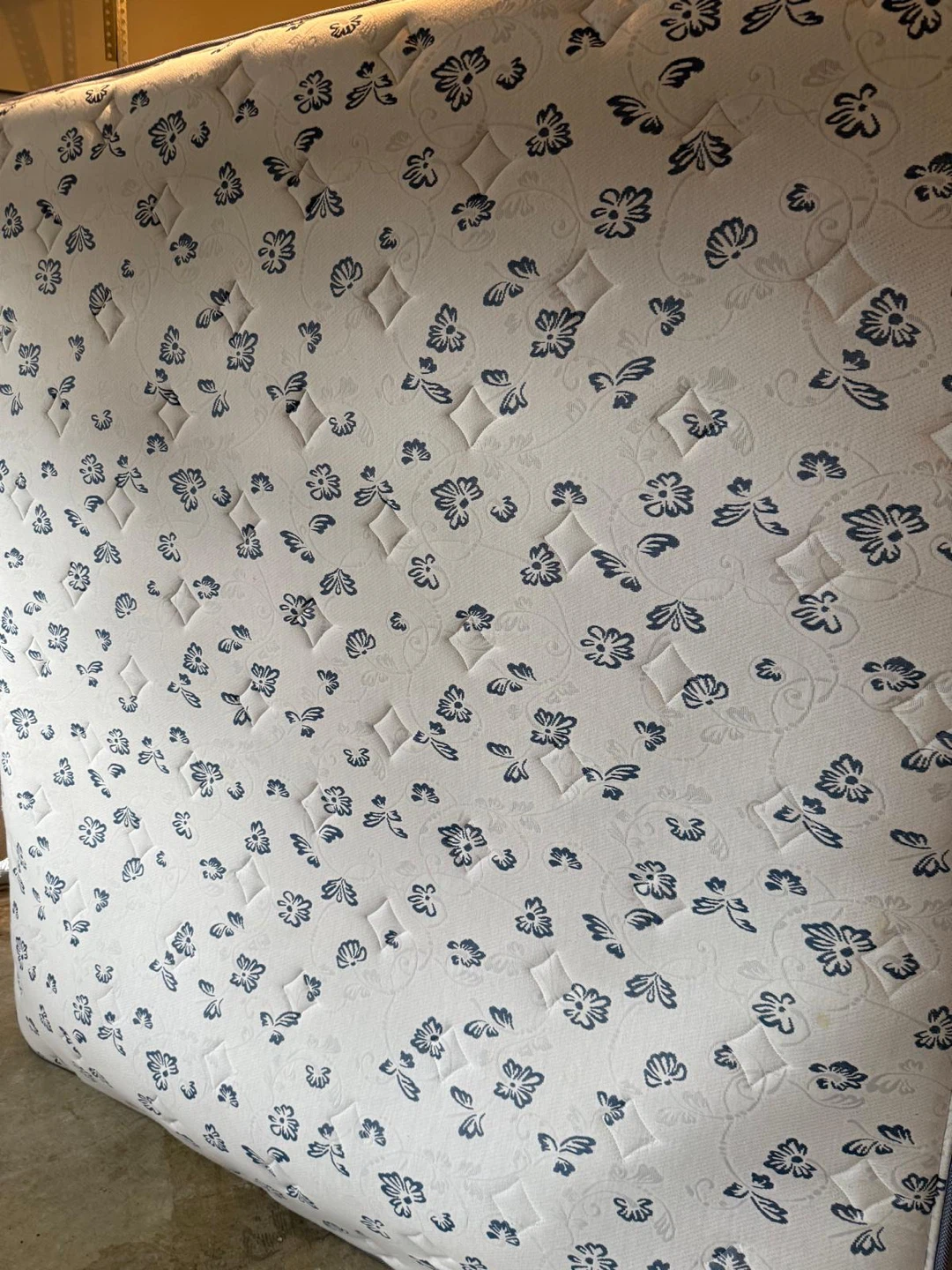 Sealy Mattress king sz . Delivery $$ - photo 2