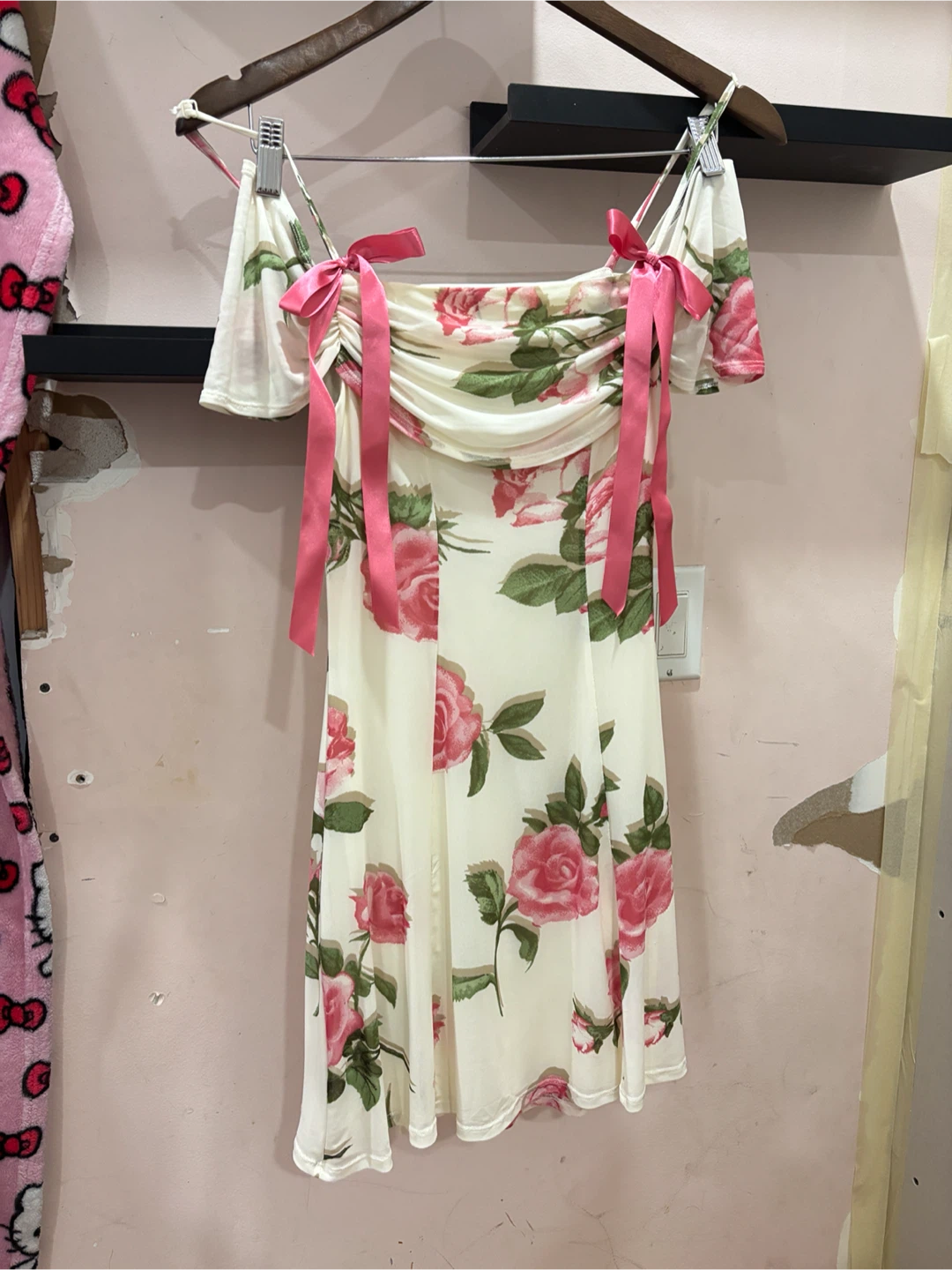Off-the-shoulder rose print mini dress with pink bows - photo 2