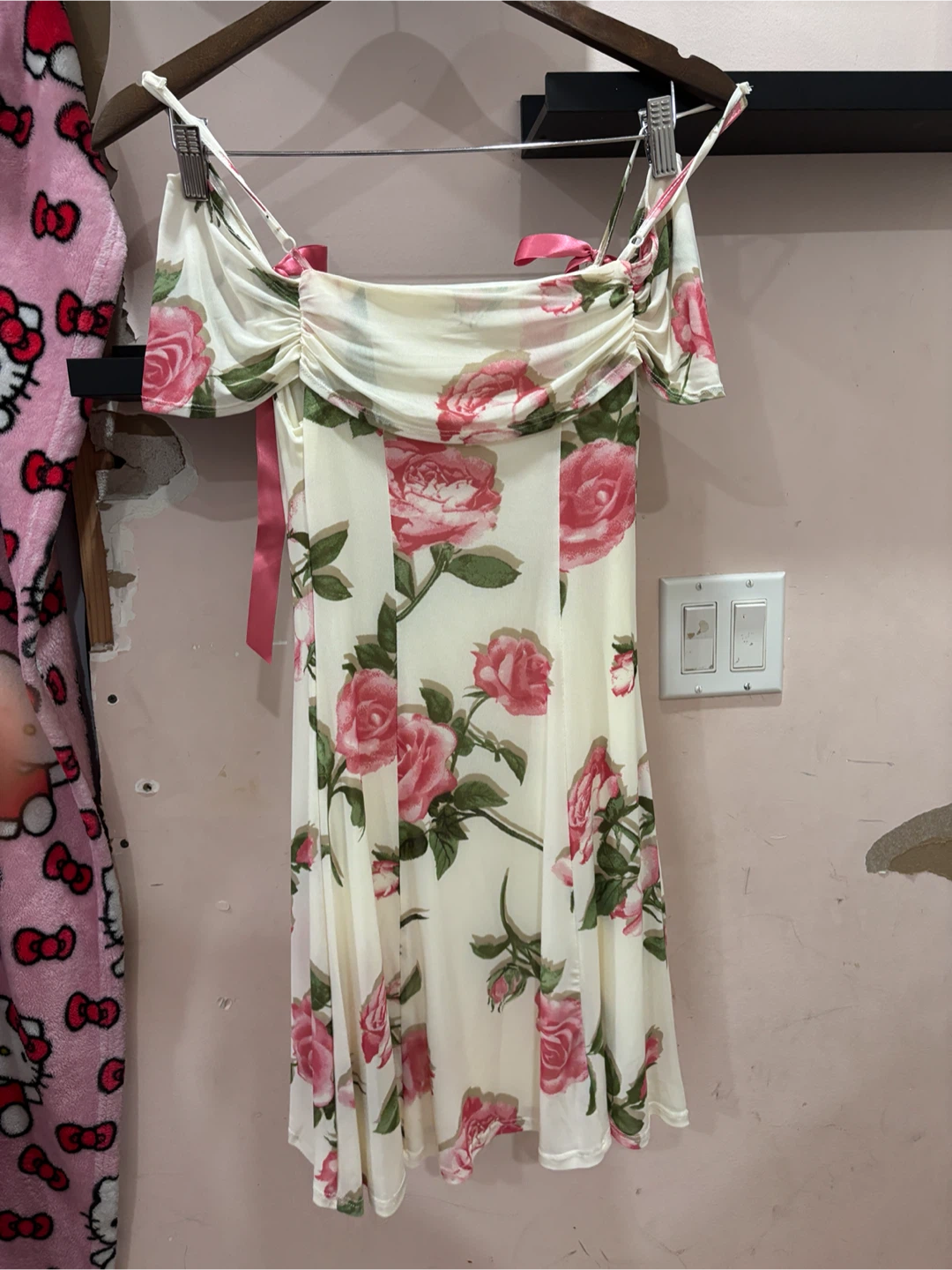 Off-the-shoulder rose print mini dress with pink bows - photo 3