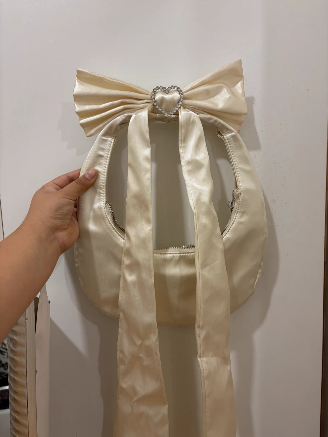 Cream Satin Bow Bag with Heart Clasp - photo 2