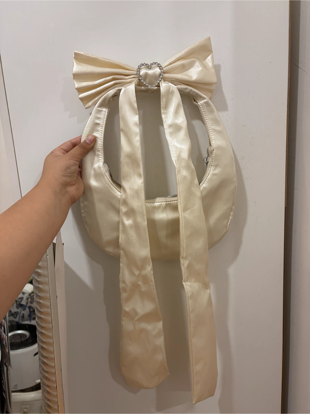 Cream Satin Bow Bag with Heart Clasp - photo 3