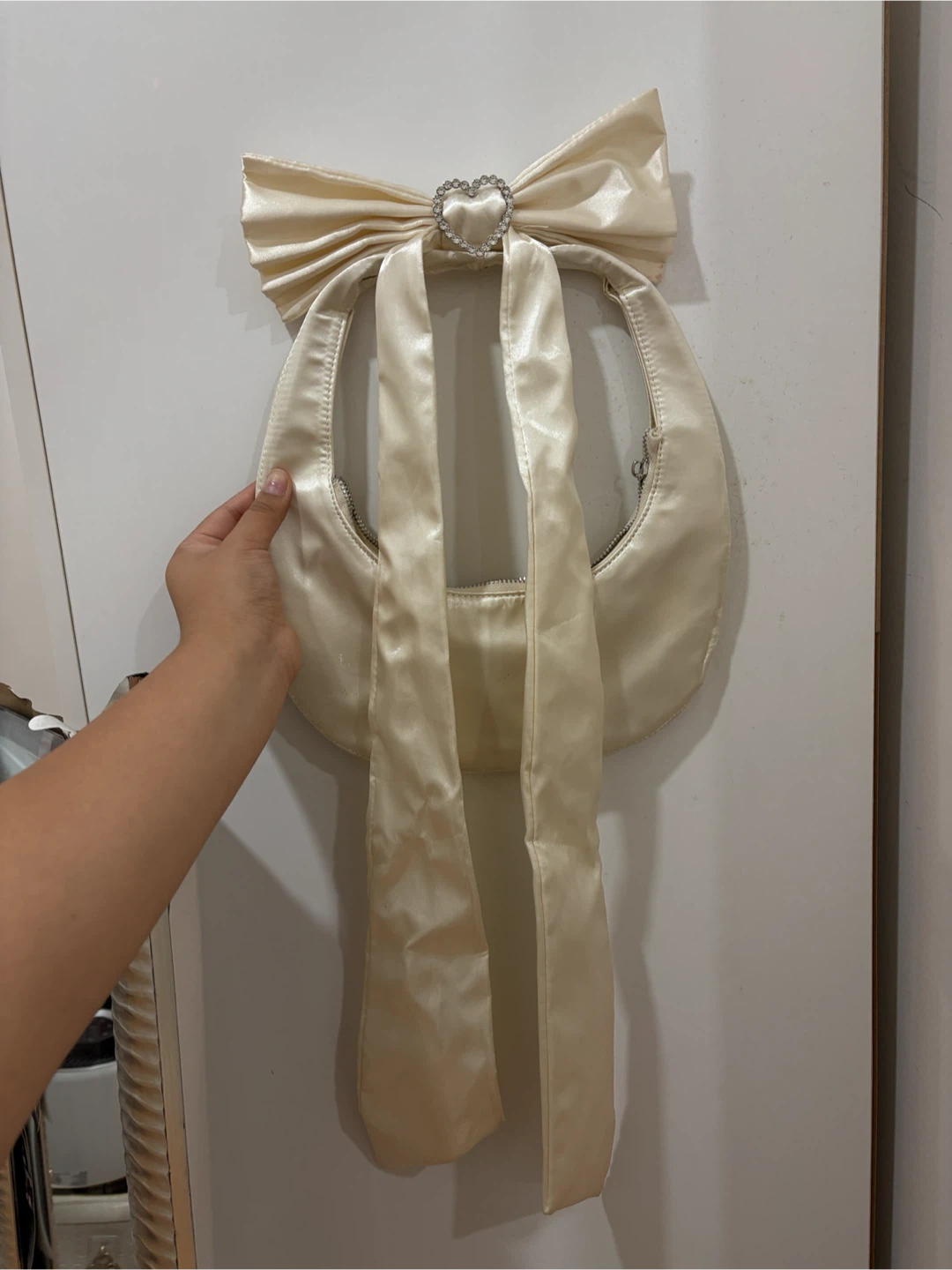 Cream Satin Bow Bag with Heart Clasp - photo 4