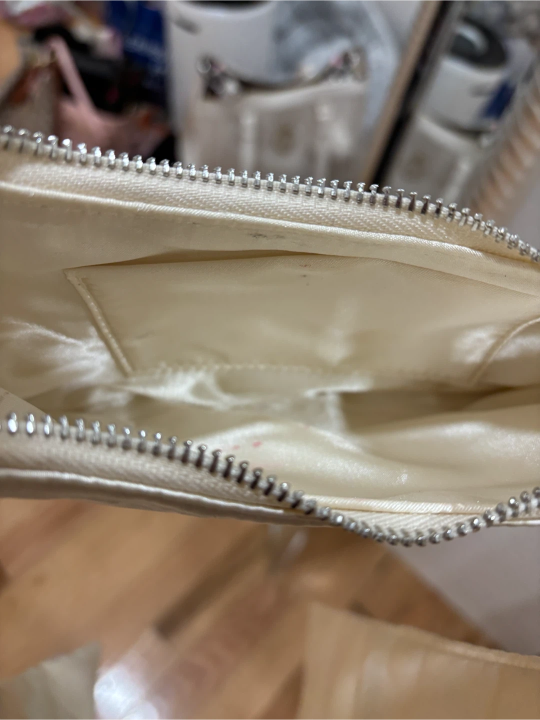 Cream Satin Bow Bag with Heart Clasp - photo 5