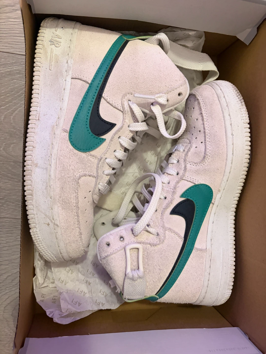 Nike Women's Air Force 1 High SE shoes