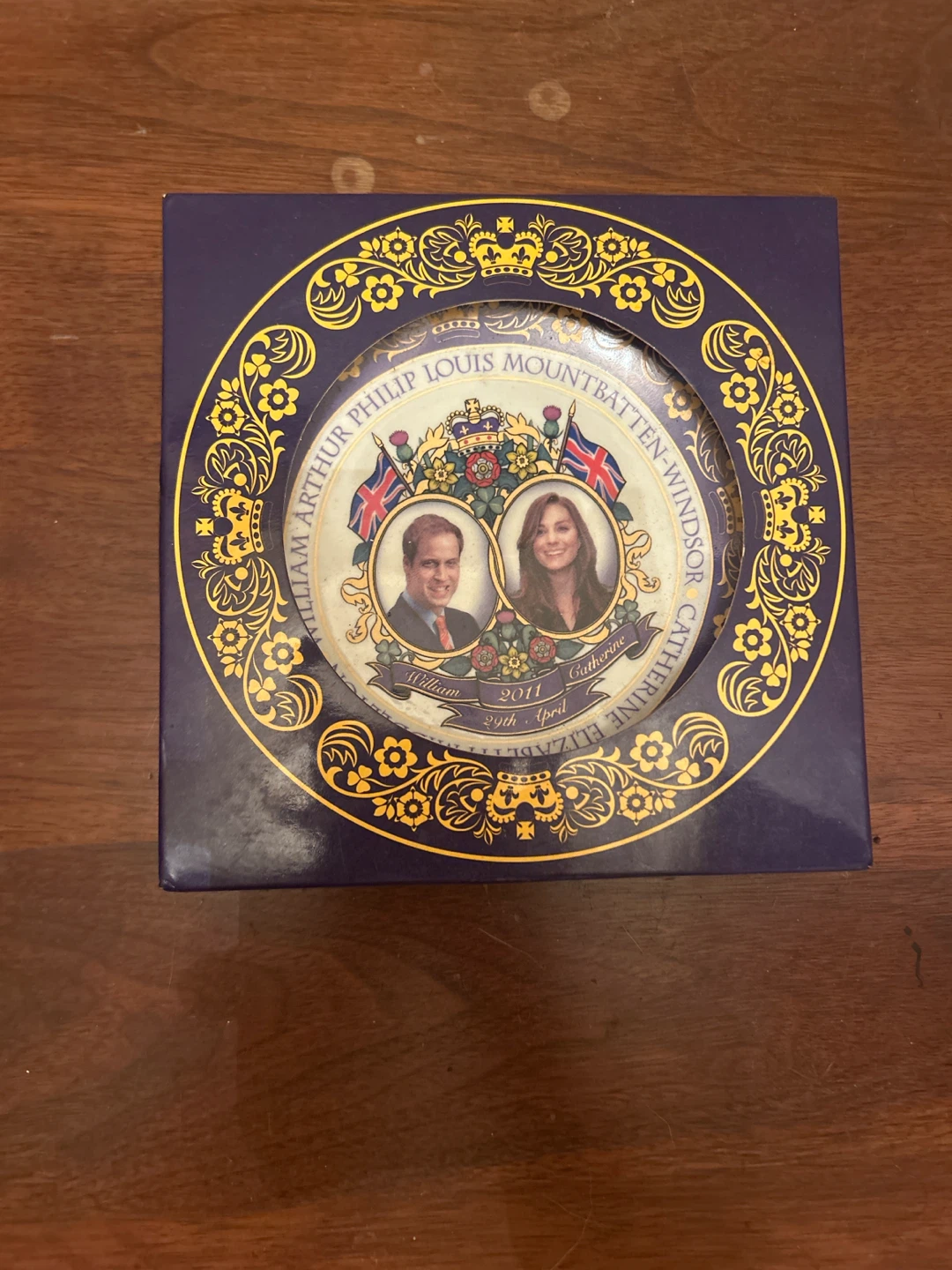 2011 Royal Celebration Ceramic Plate & Stand - photo 2