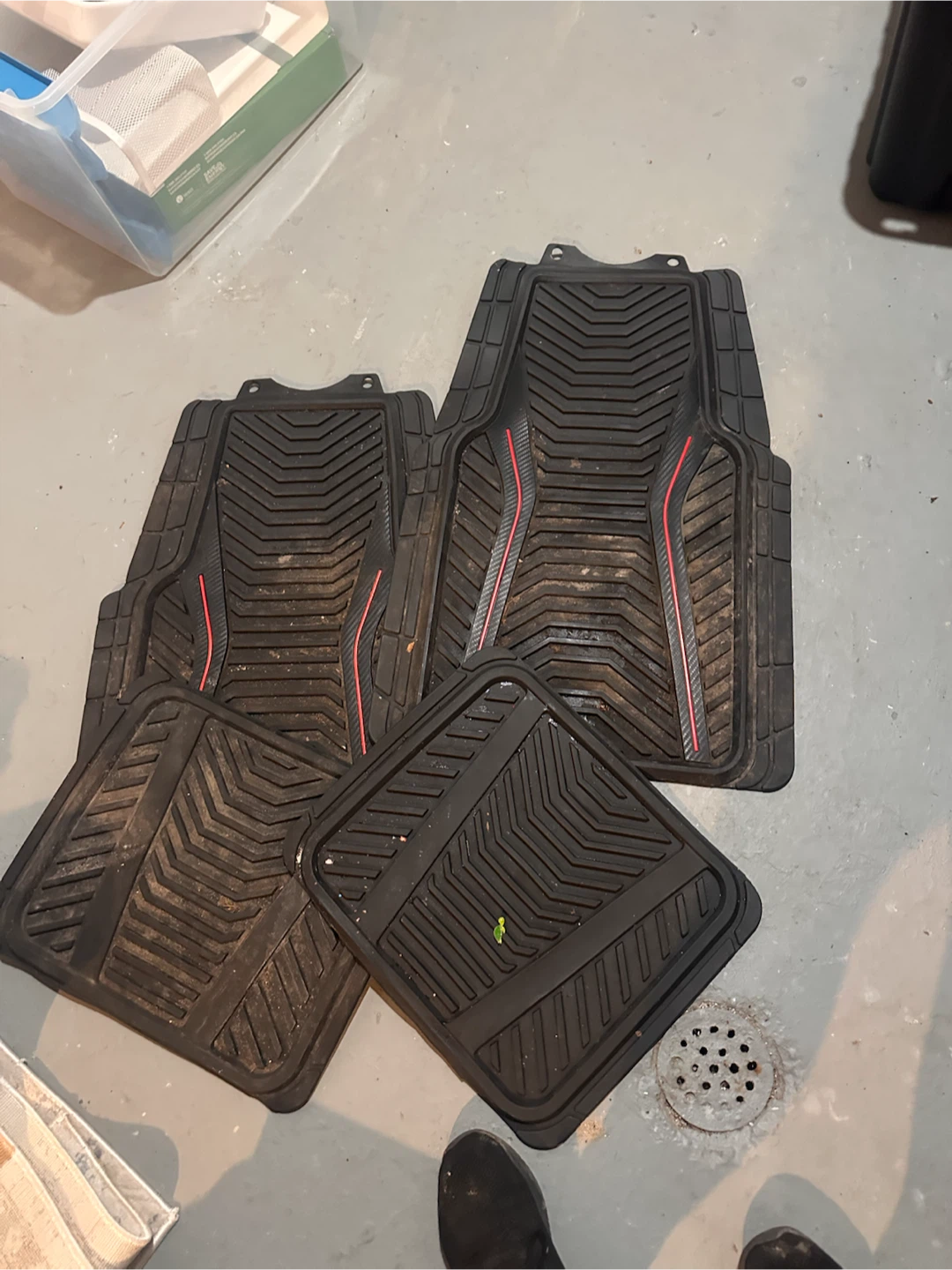 Black Rubber Car Floor Mats with Red Trim