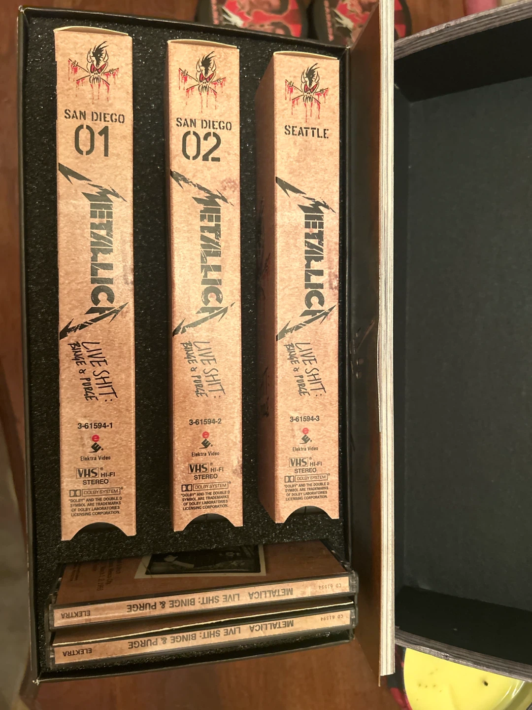 1993 Metallica Live Shit: Binge & Purge Box Set (VHS & CD) - photo 2