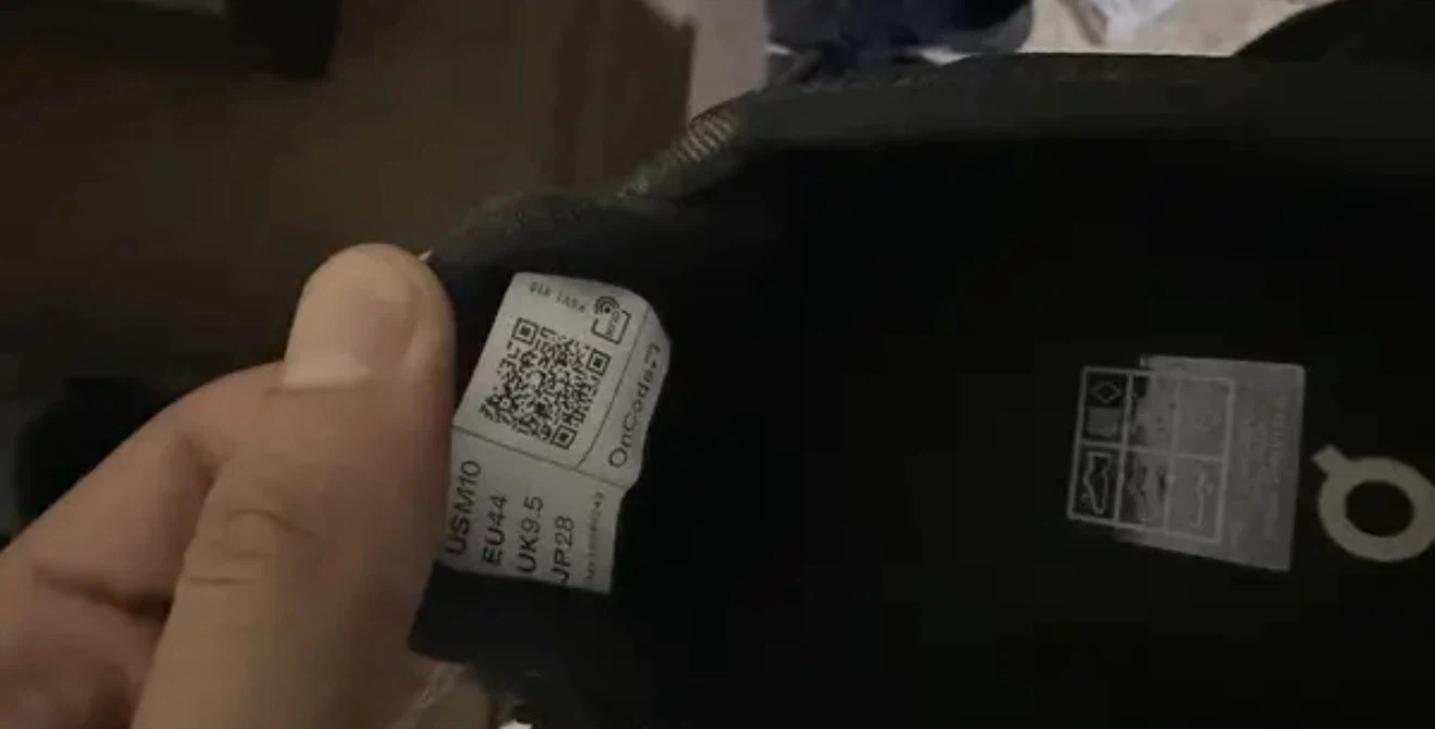 On Cloud Waterproof Running Shoes