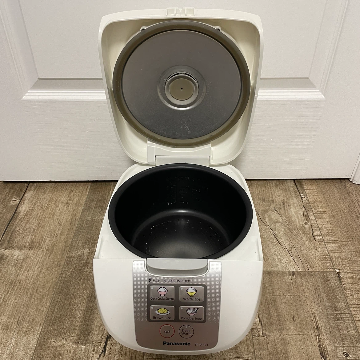 Panasonic 5 Cups Rice Cooker (SR-DF101) - photo 2