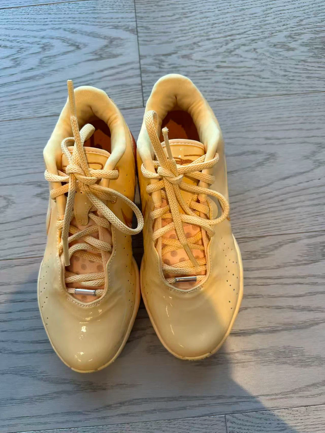 LeBron’s great color way size 7 us good condtion