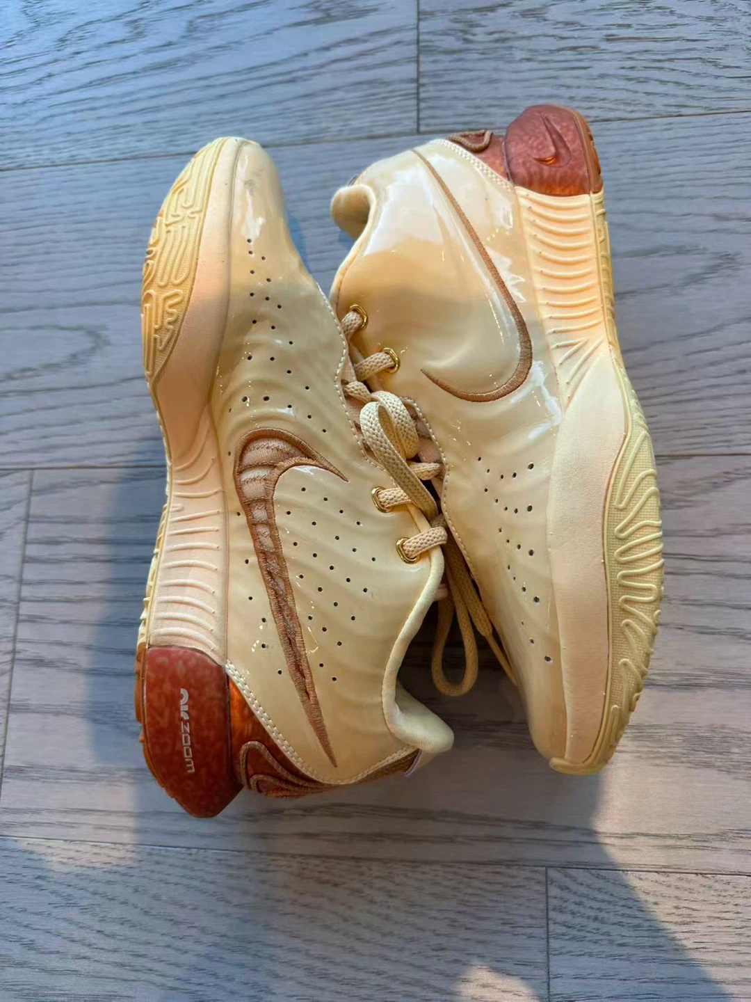 LeBron’s great color way size 7 us good condtion - photo 3