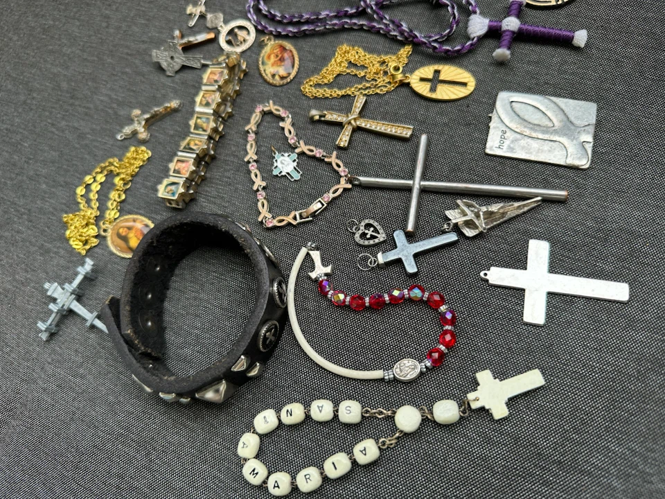 Assorted Antique Christian jewellery and accessories - photo 2