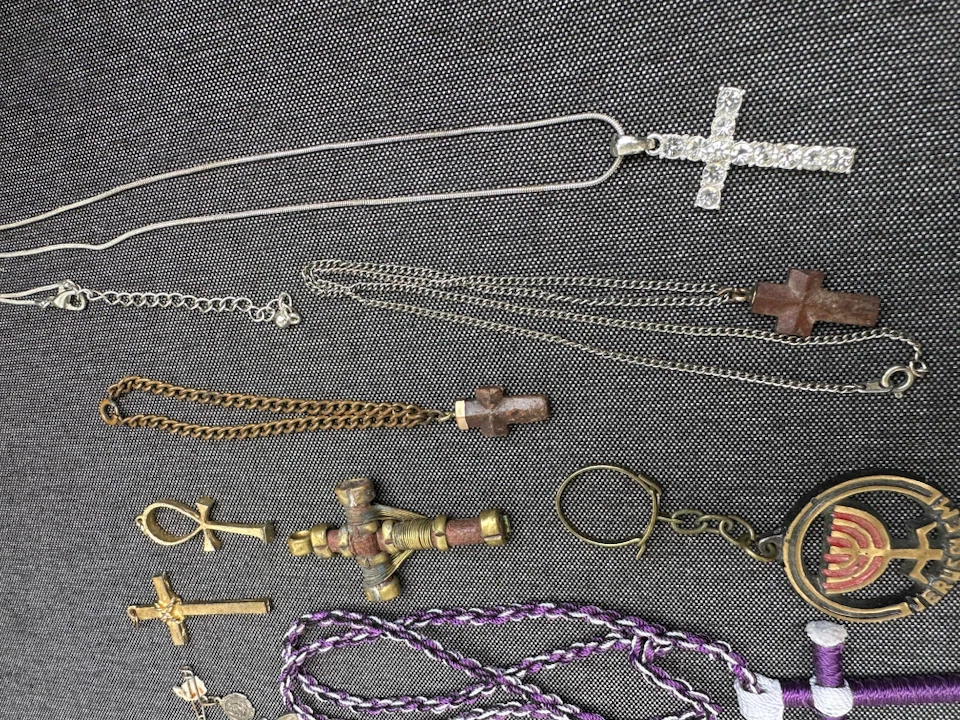 Assorted Antique Christian jewellery and accessories - photo 4