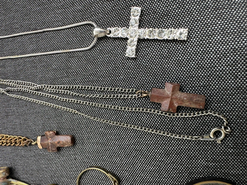 Assorted Antique Christian jewellery and accessories - photo 5
