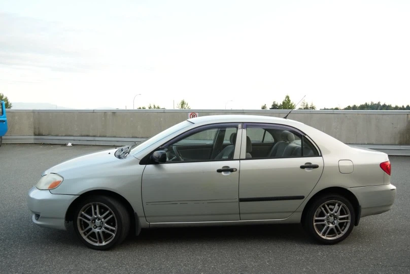 2003 Toyota Corolla CE Sedan - photo 2