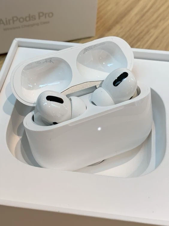 Apple AirPods Pro (2nd Gen) with MagSafe Charging Case