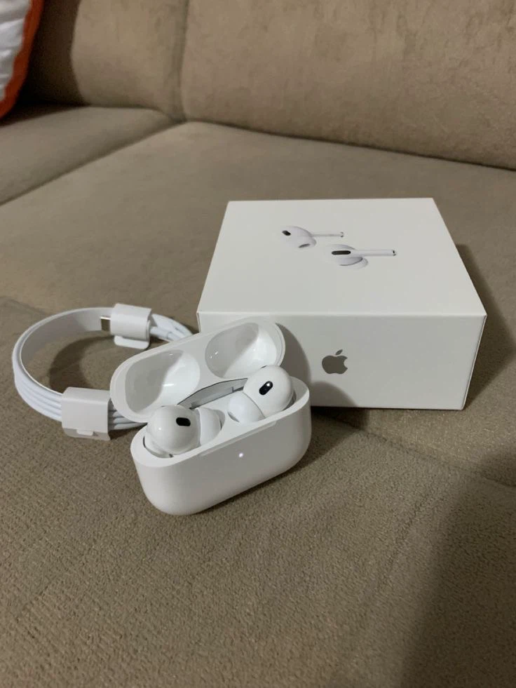 Apple AirPods Pro (2nd Gen) with MagSafe Charging Case - photo 2