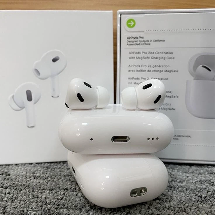 Apple AirPods Pro (2nd Gen) with MagSafe Charging Case - photo 3