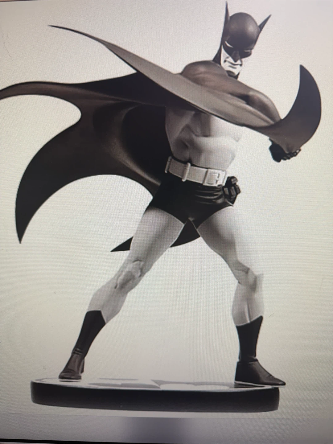 Batman Black and White Statue Designed by Steve Rude - photo 2