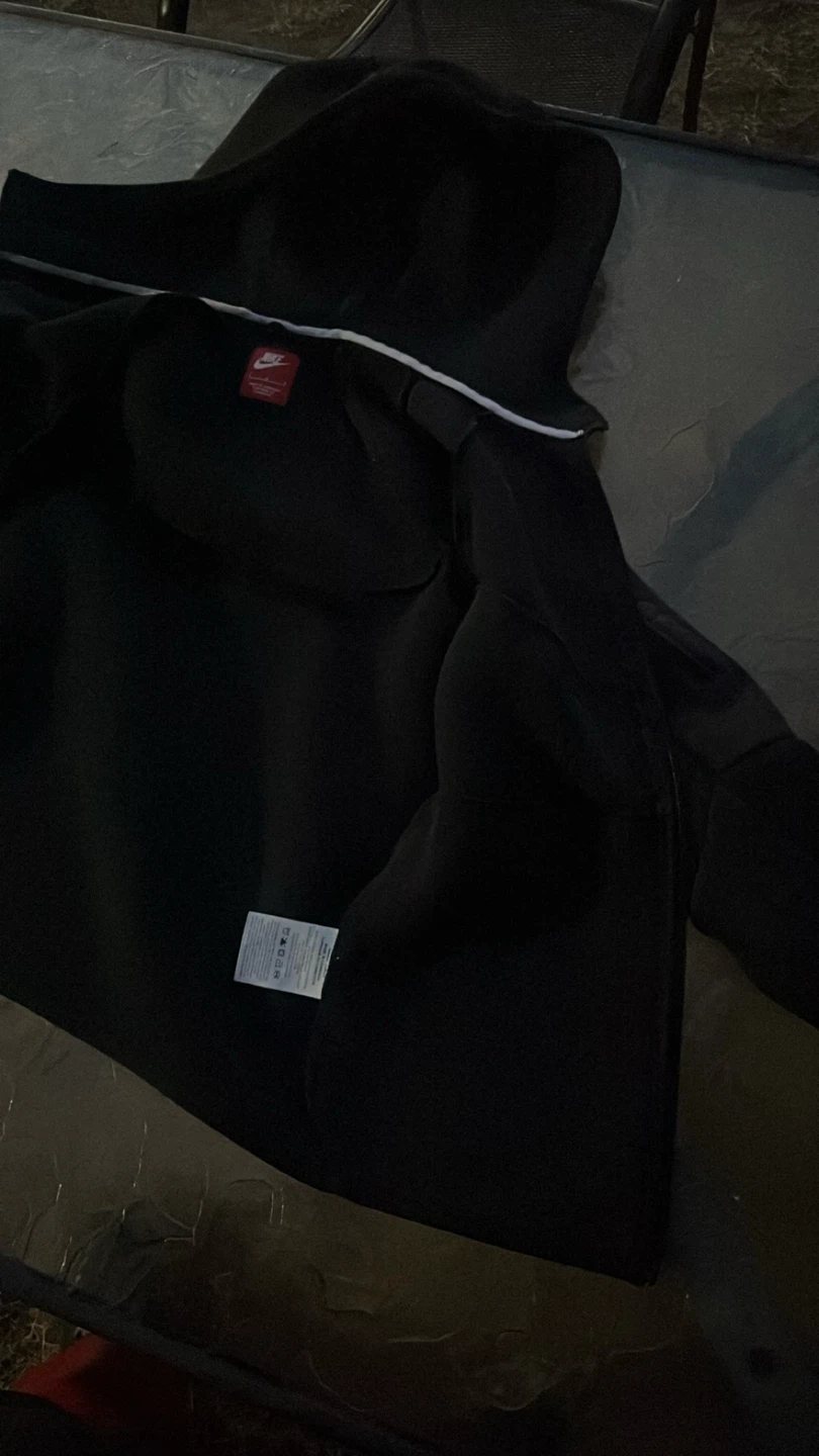 Black Nike tech - size large in kids - 45$ - photo 2