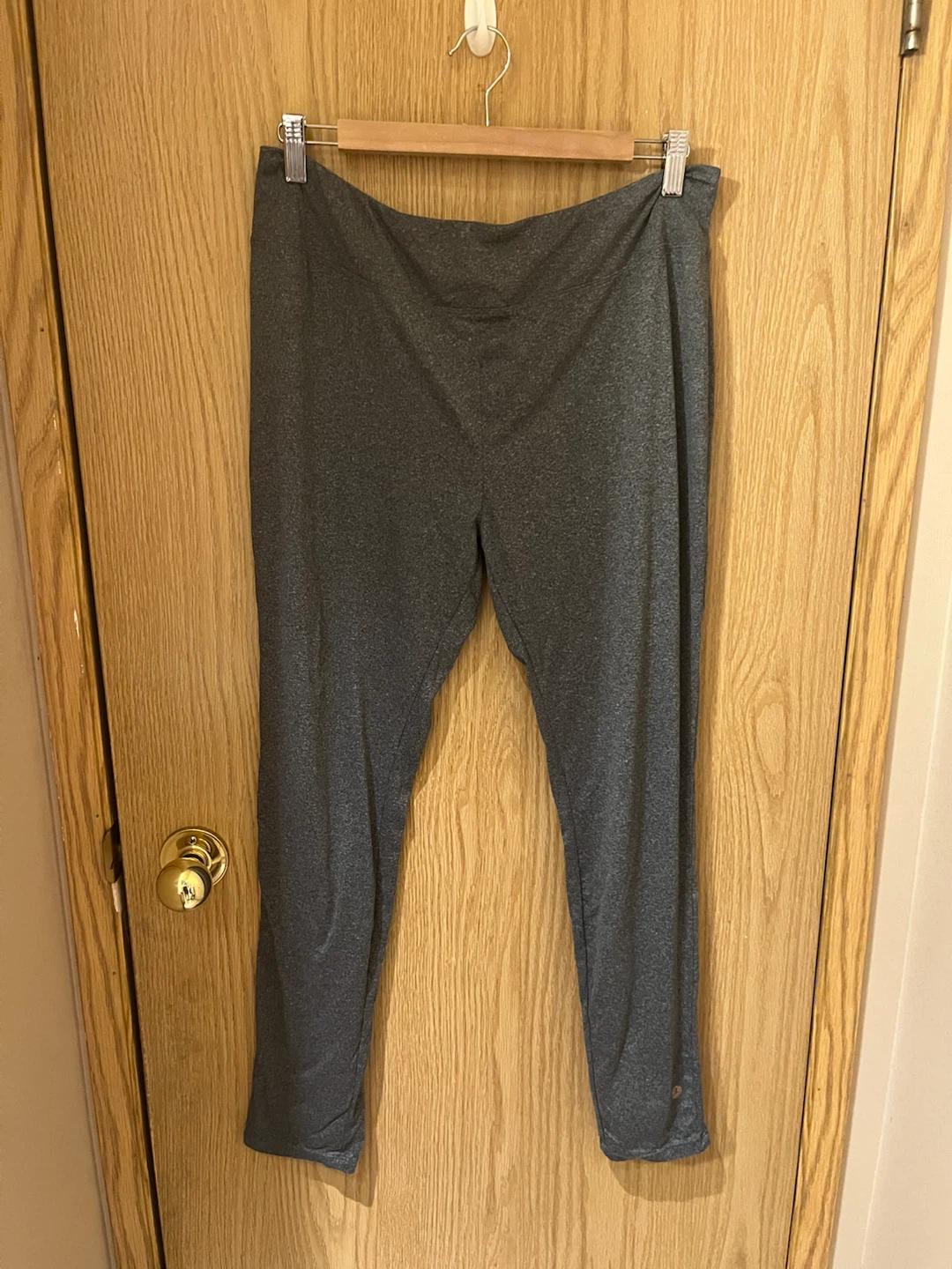 Ladies athletic pants, leggings and capris - photo 3
