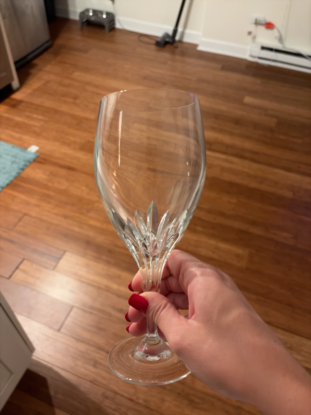 Set of 8 Clear Crystal Wine Glasses - photo 2