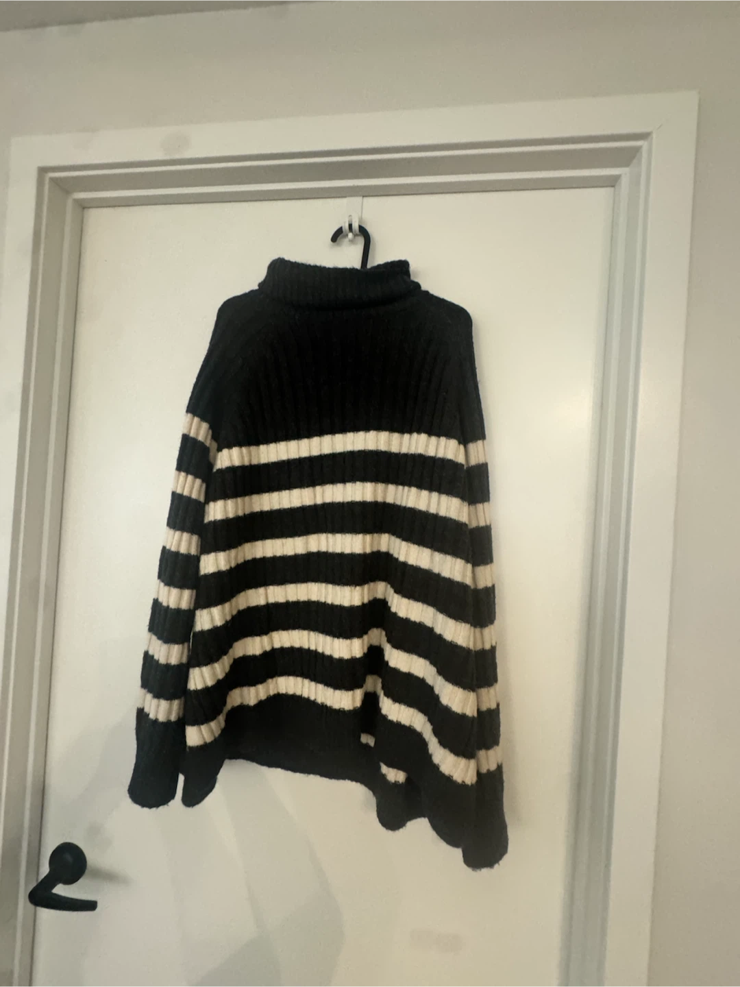 4 Women's Knitted Sweaters - Various Styles - photo 2