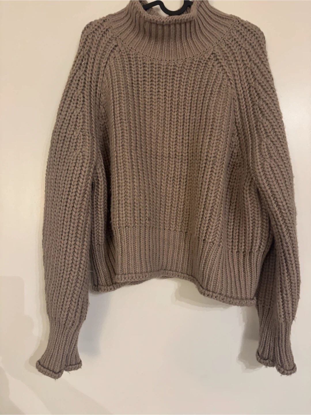 4 Women's Knitted Sweaters - Various Styles - photo 3