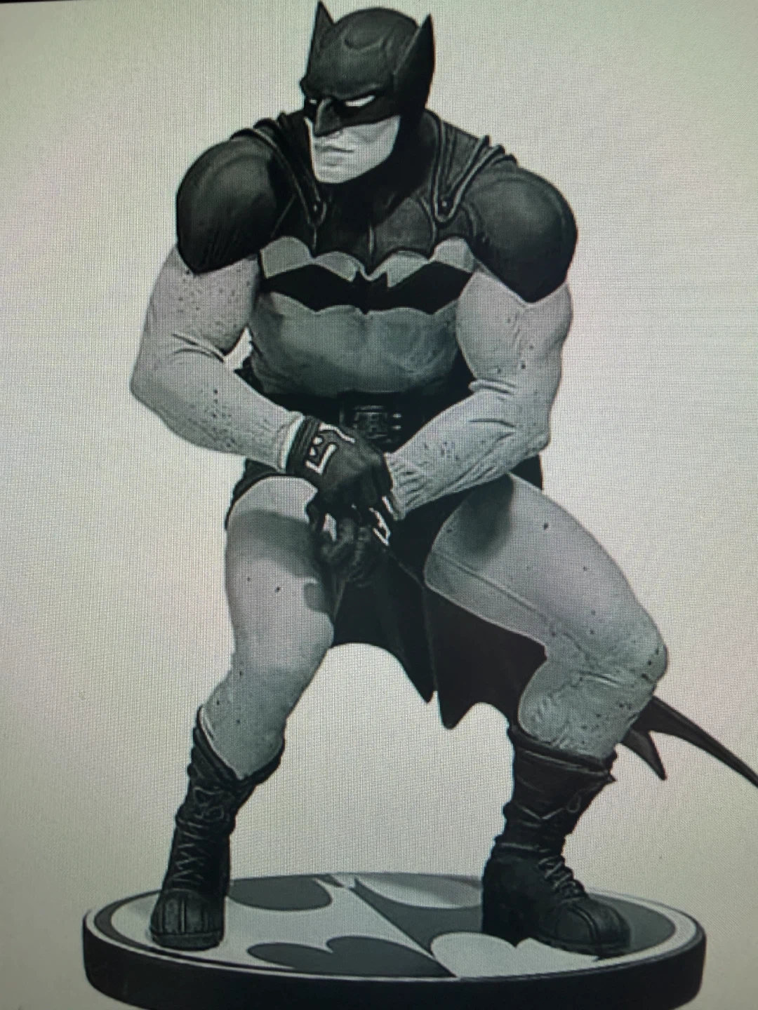 Batman Black and White Statue Limited Edition by Paul Pope - photo 2