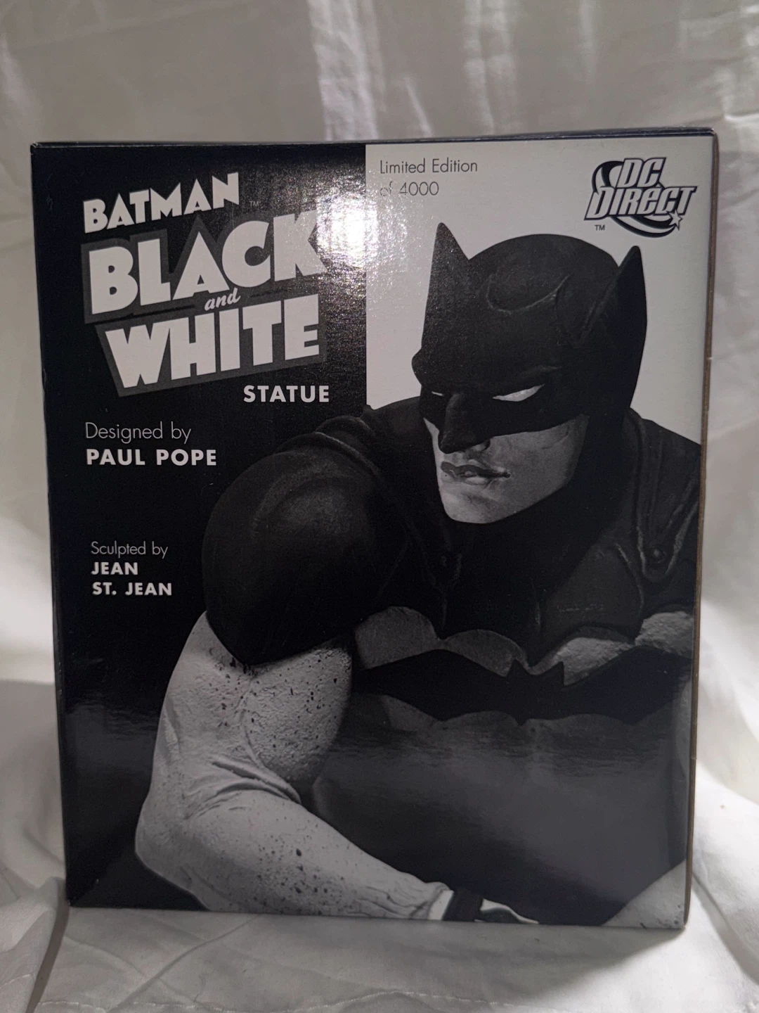 Batman Black and White Statue Limited Edition by Paul Pope - photo 3