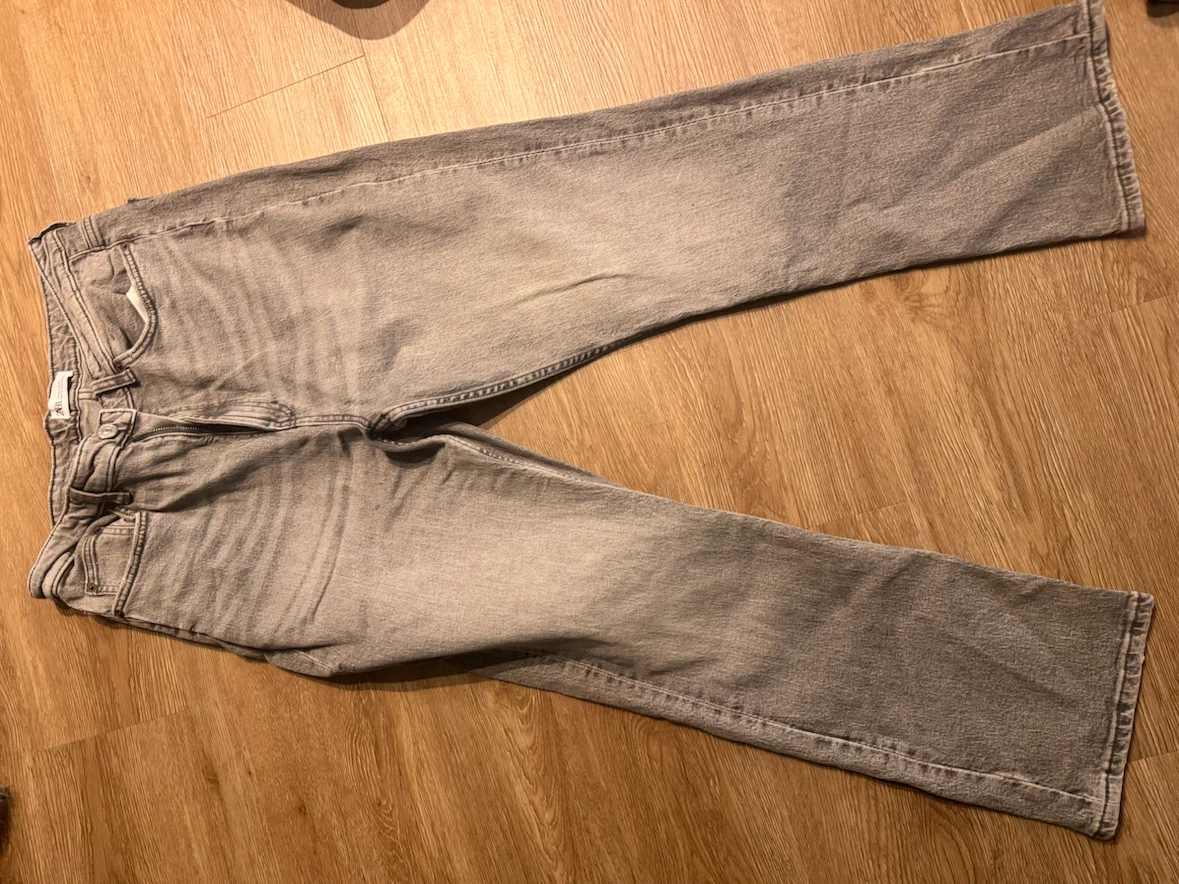 2 pairs of jeans. - photo 2