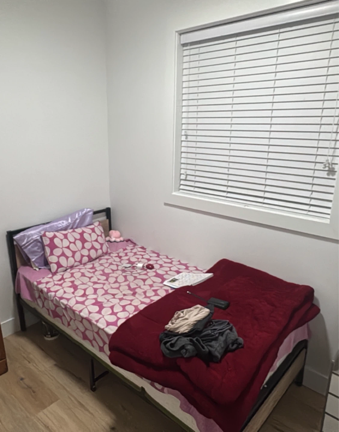 Single Bed Frame with Mattress and - photo 2