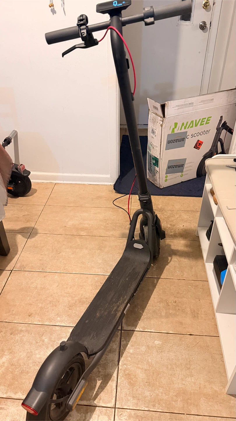 NAVEE V40N Electric Scooter - photo 4