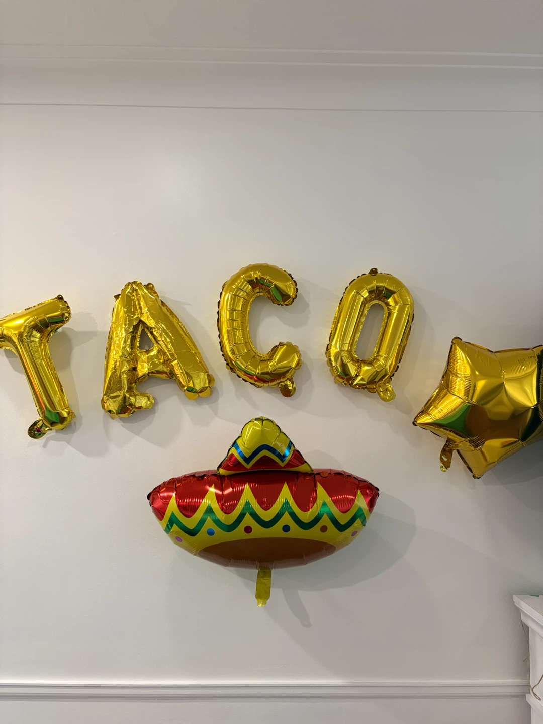 Three-Esta party decorations (third birthday) - photo 2