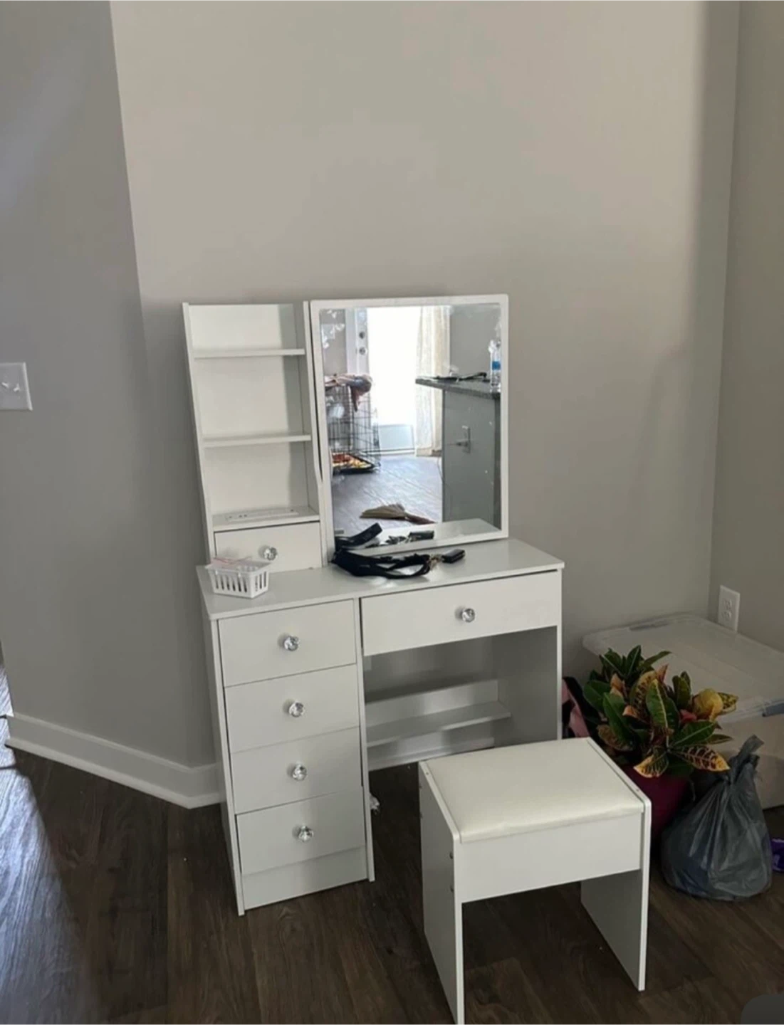 White Vanity Set with Lighted Mirror and Stool - photo 2