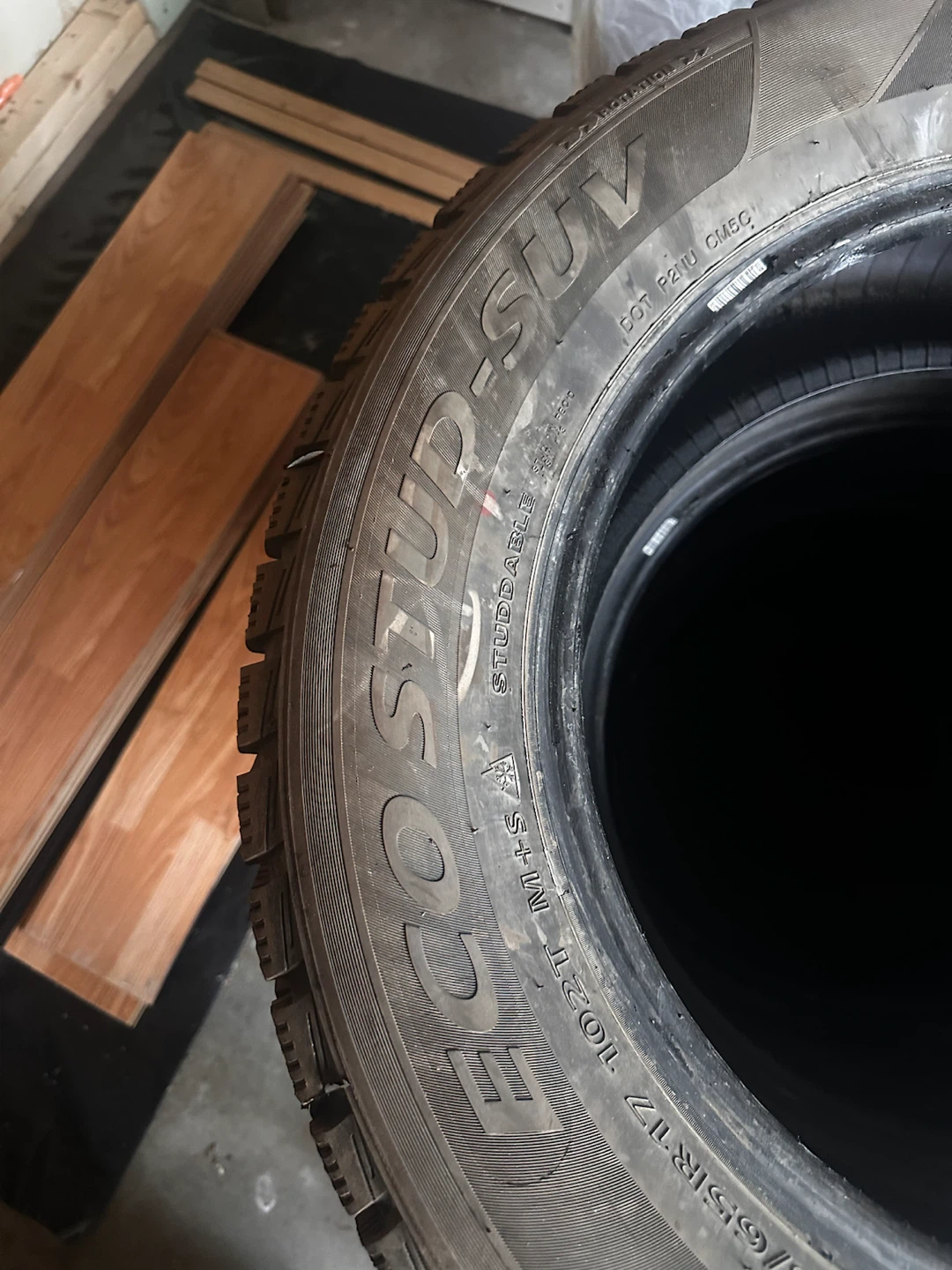 Yokohama iceGUARD Studless SUV Tires
