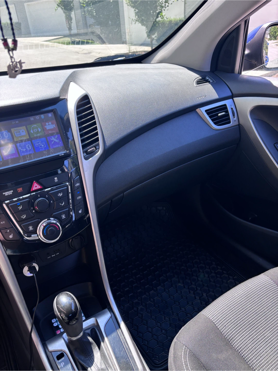 Hyundai Steering Wheel and Dashboard Assembly