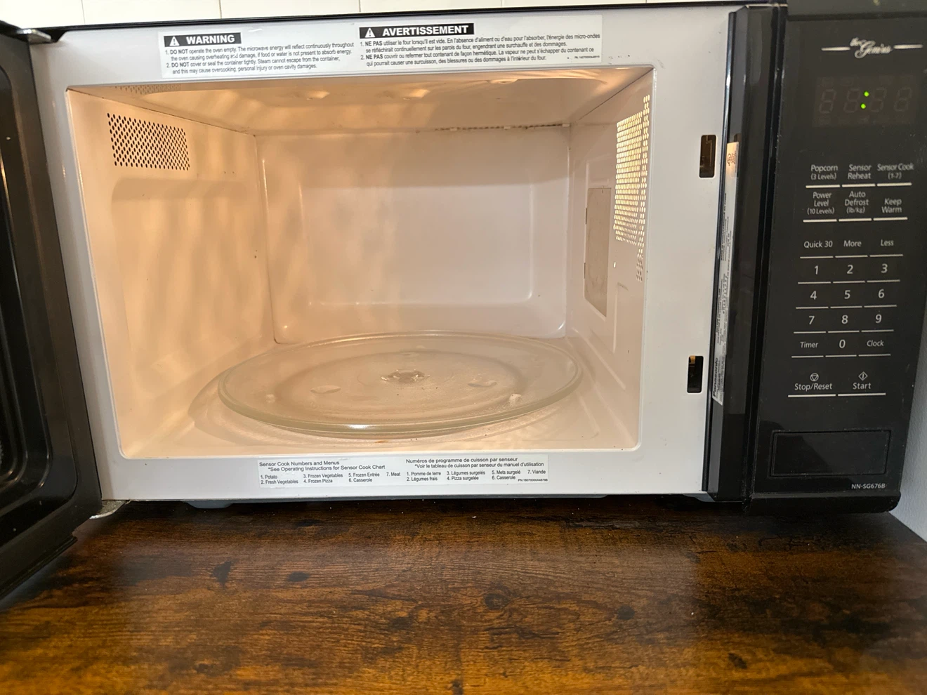 Panasonic Microwave Oven - photo 2