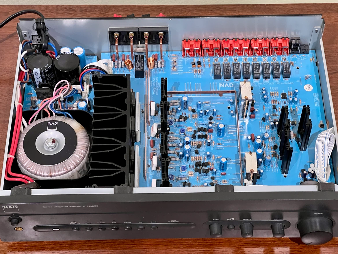 NAD C320BEE Integrated Stereo Amplifier - Excellent Condition - photo 3