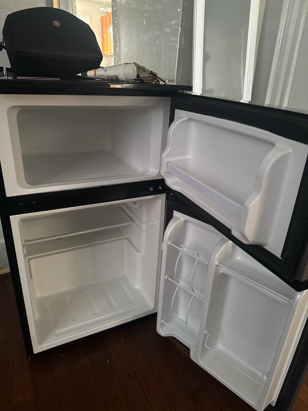 Igloo Mini Fridge - photo 2